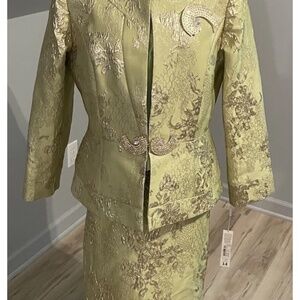 Brand new Lily and Taylor suit size 14